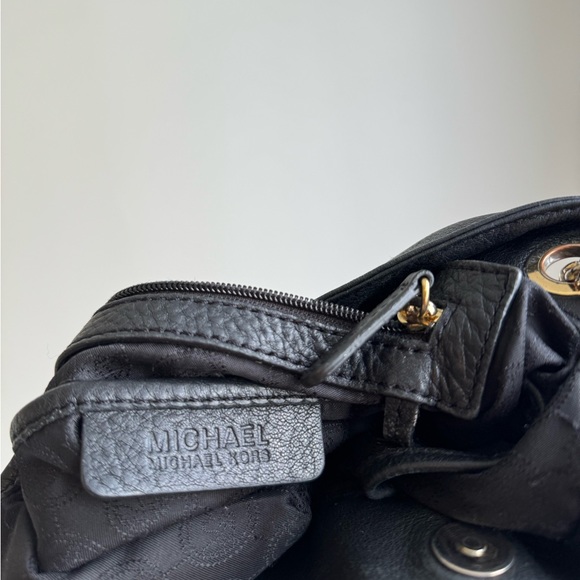 Vintage leather Michael Kors bag. - Picture 5 of 10